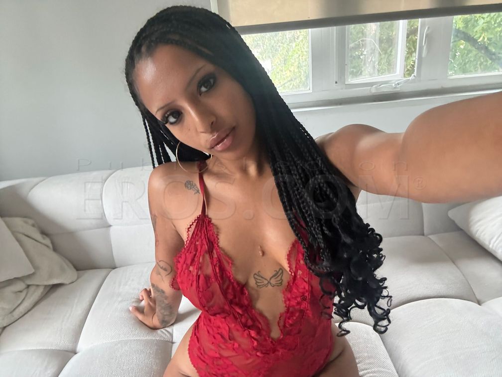 Nia Love — photo 1