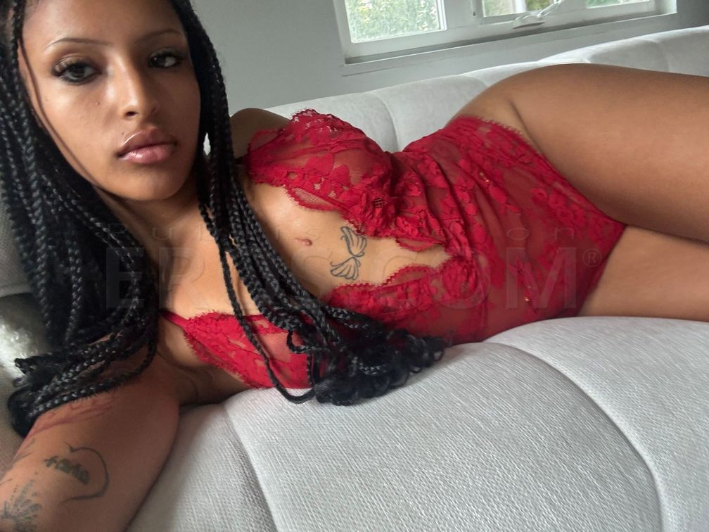 Nia Love — photo 4