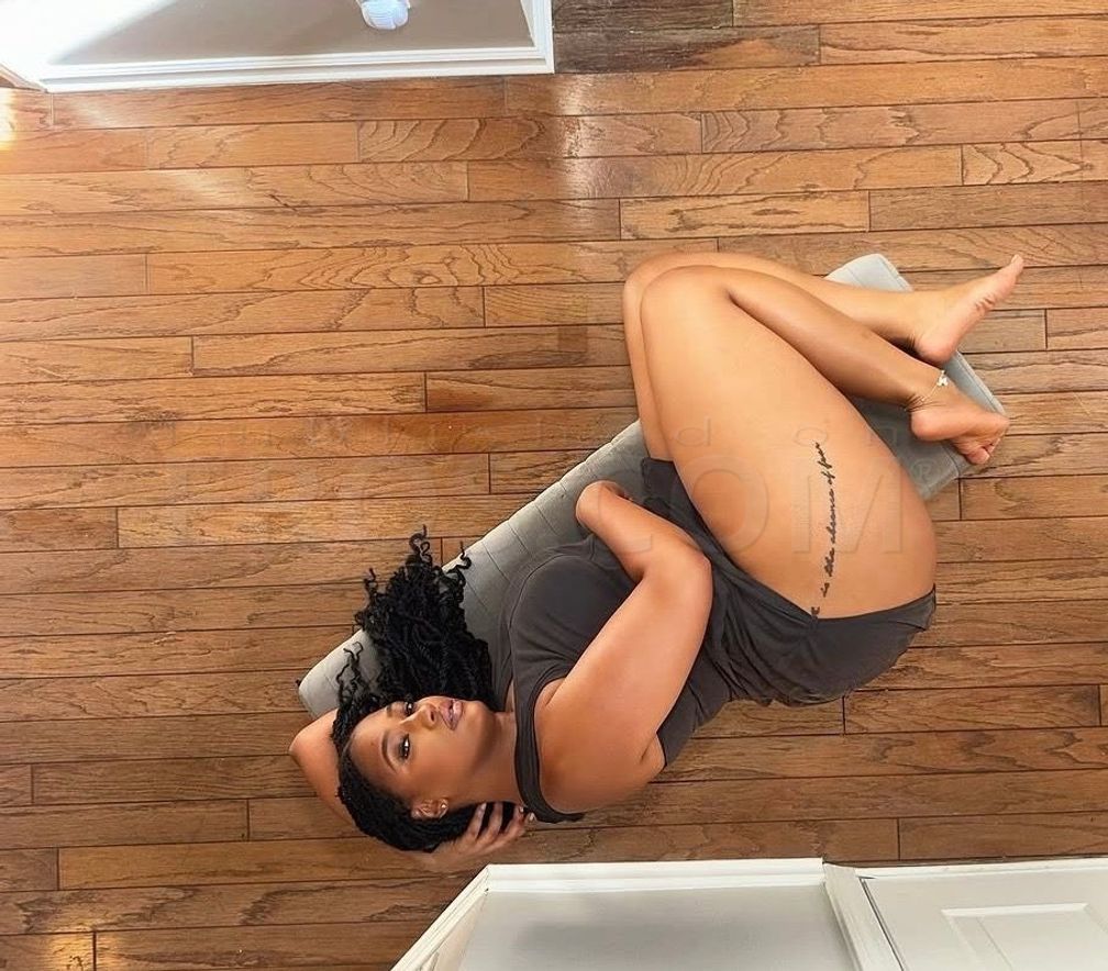 Khloe — photo 4