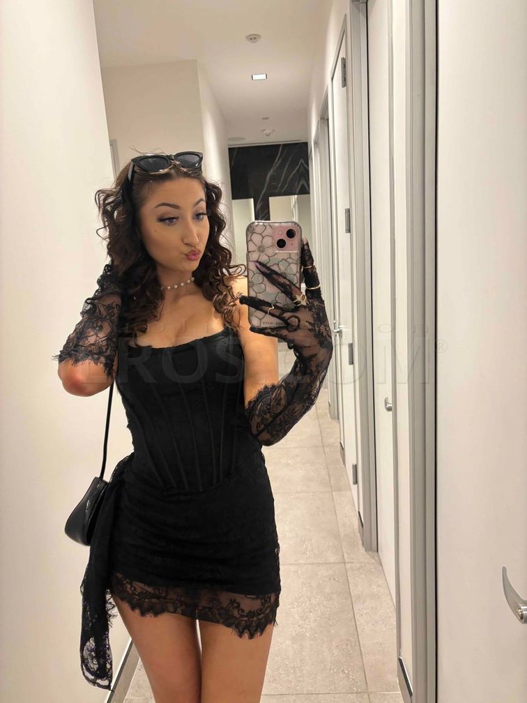 Mia Monroe — photo 8