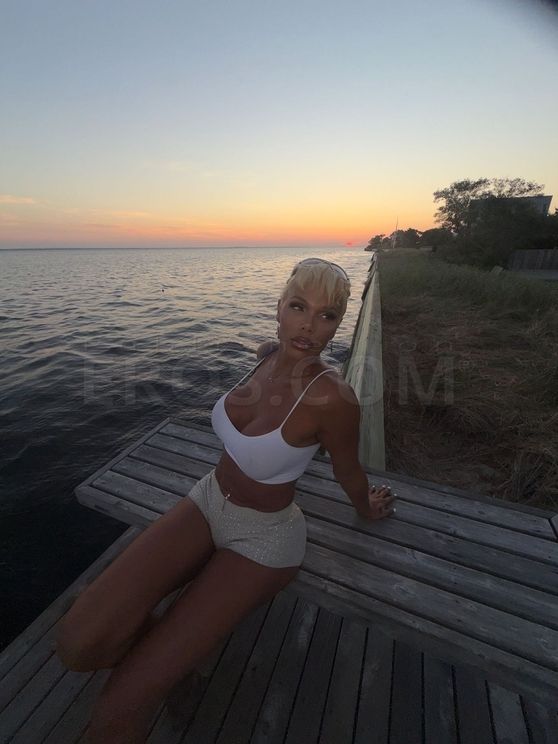 TS Lauren Cox