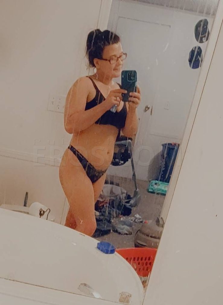 Nicole — photo 1