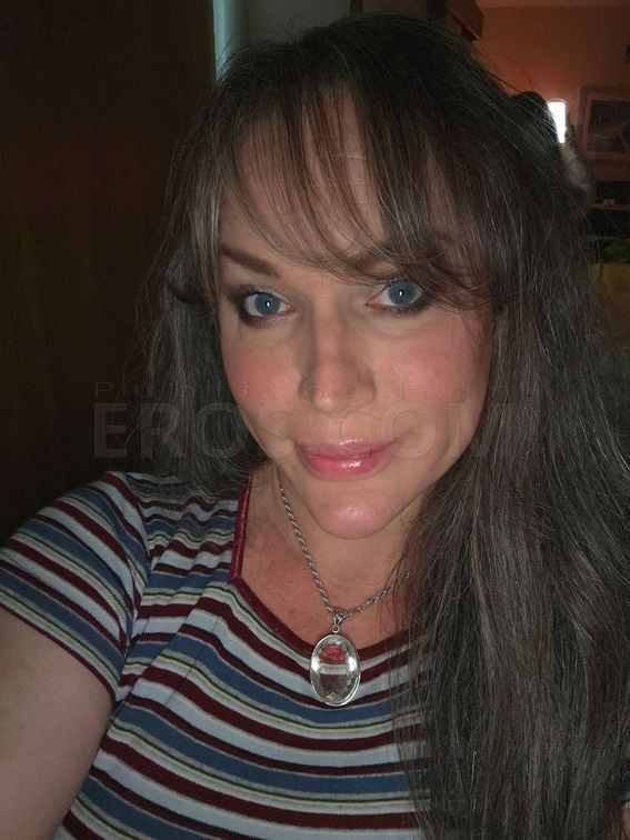 World Famous Karen Cummings