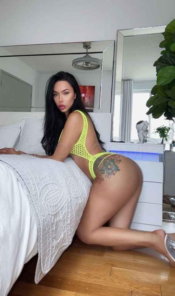 NELLY TAYLOR — photo 4
