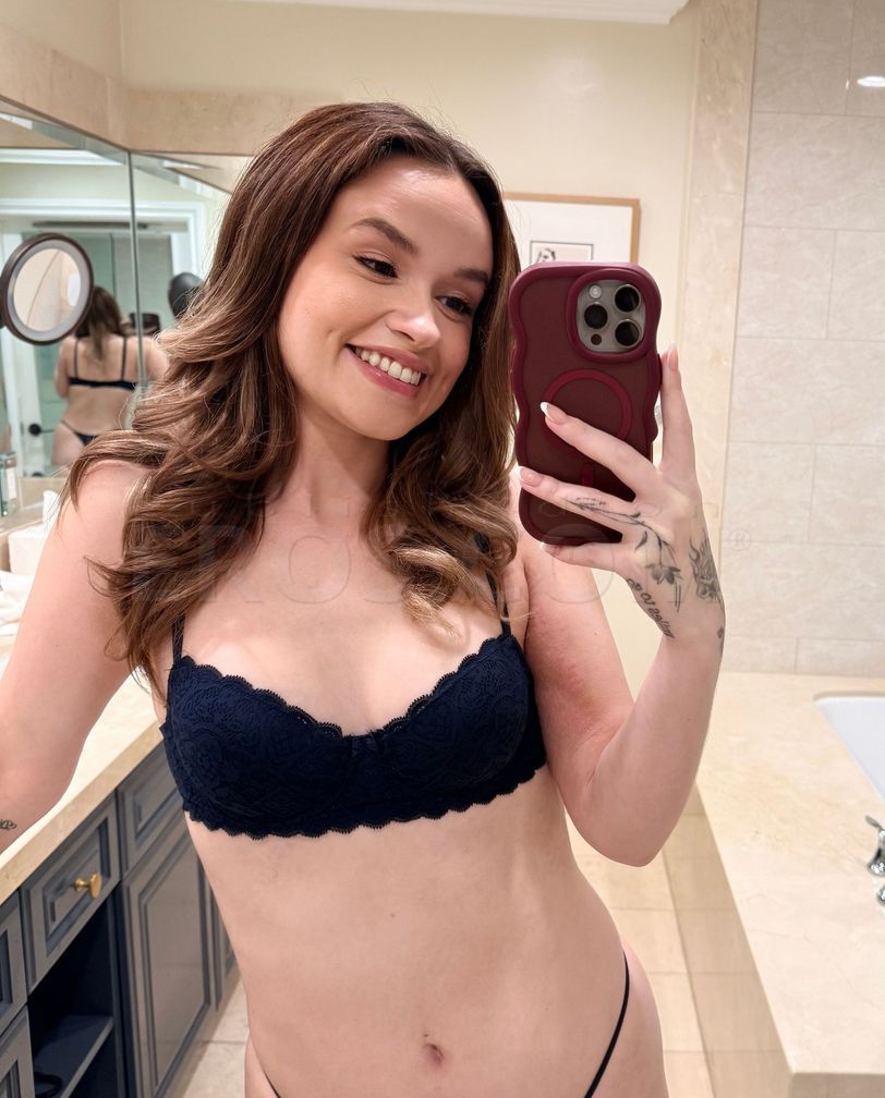 pornstar Khloe Kingsley — photo 7