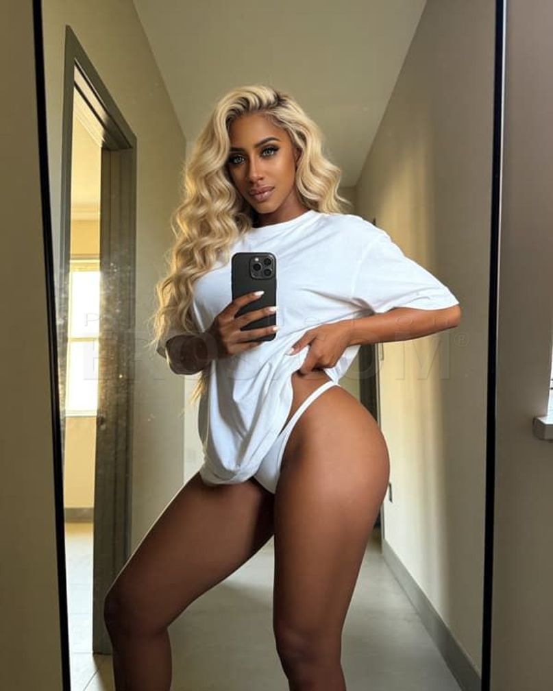 Ashley Banks — photo 2