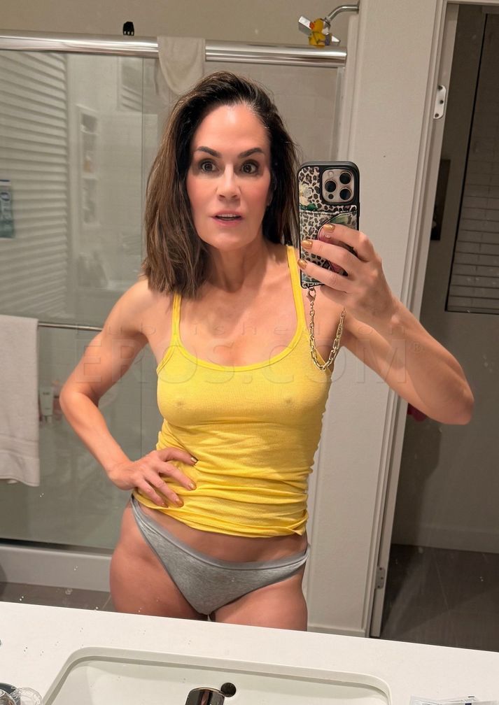 Beautiful Mature Gwen — photo 7