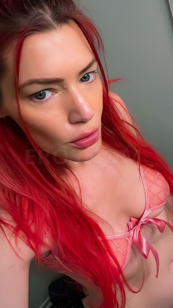 Chloe B — photo 1
