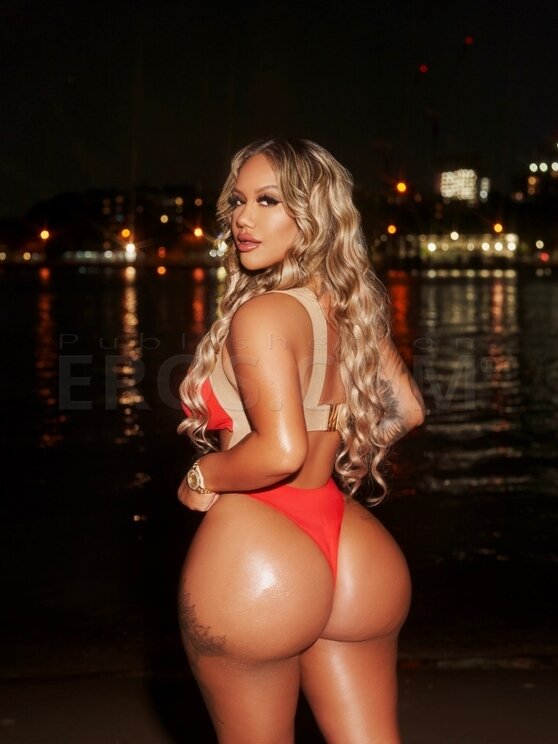 Victoria Lyn