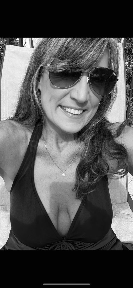 Laura — photo 6