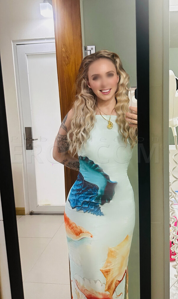 VIP Elle S - Intimate. Romantic. Real.