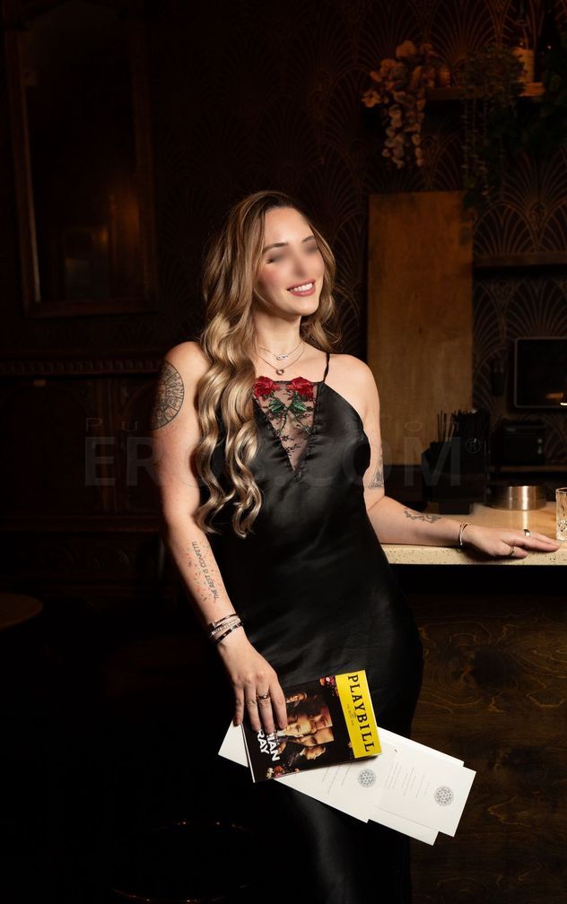 VIP Elle S - Intimate. Romantic. Real.