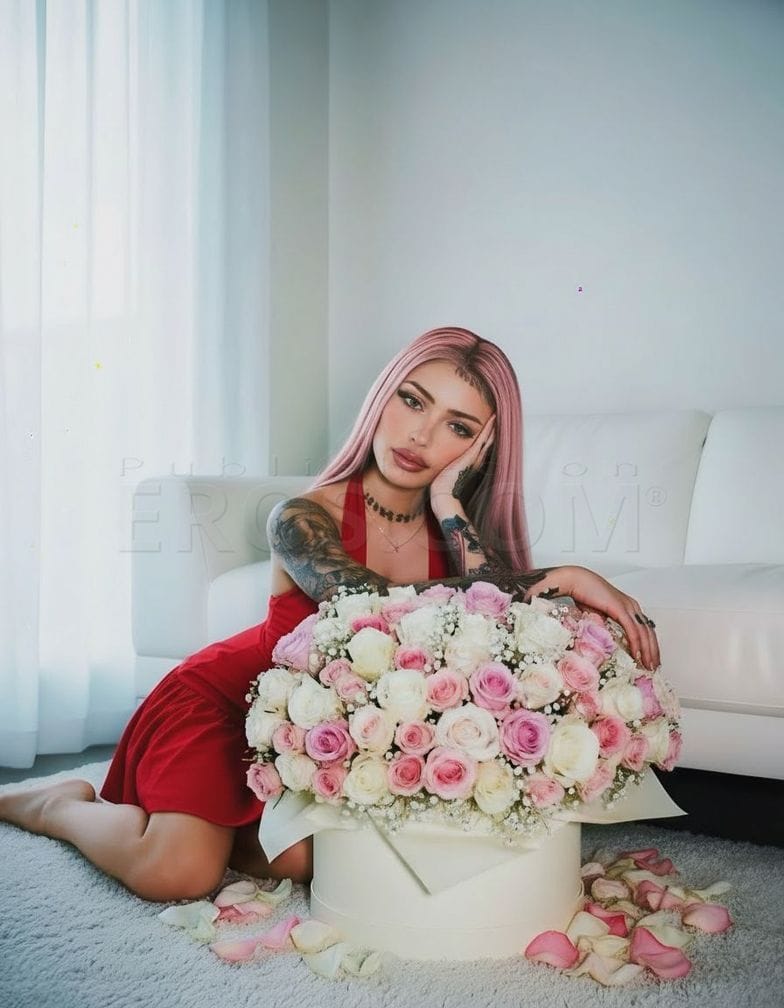 Chloe Carter — photo 1