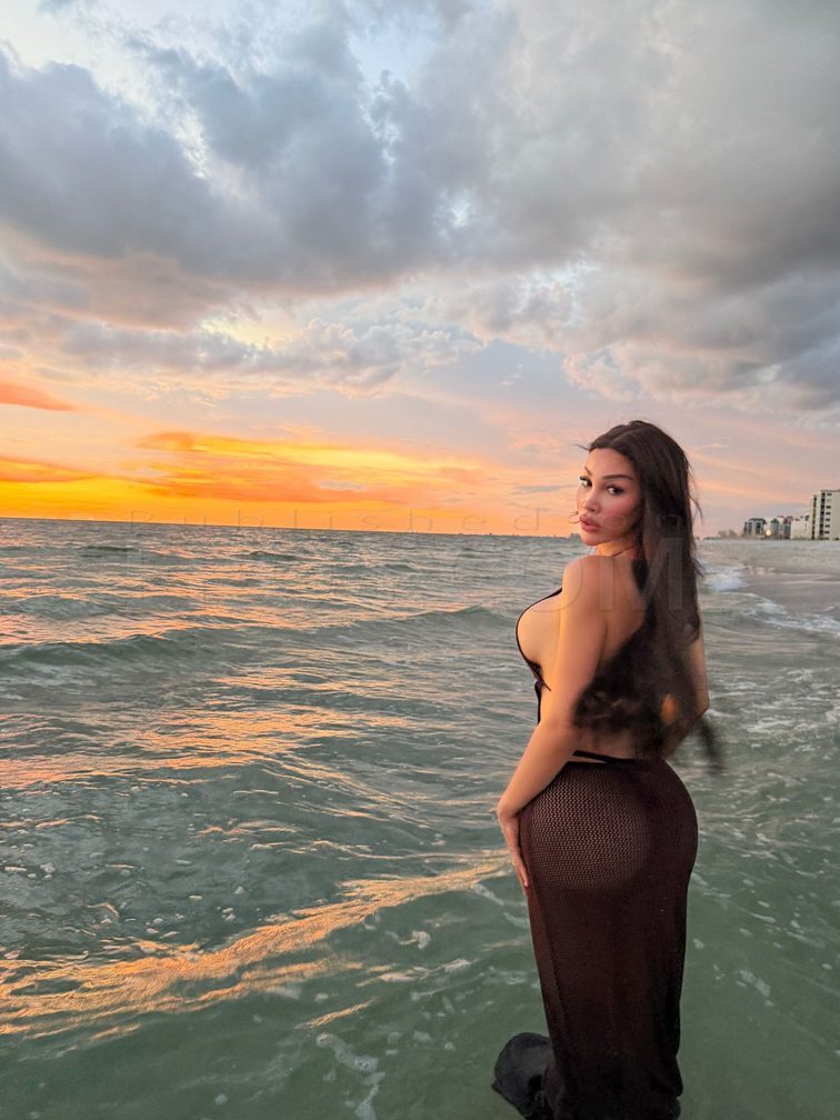 VANESSA ALEXANDRIA — photo 4