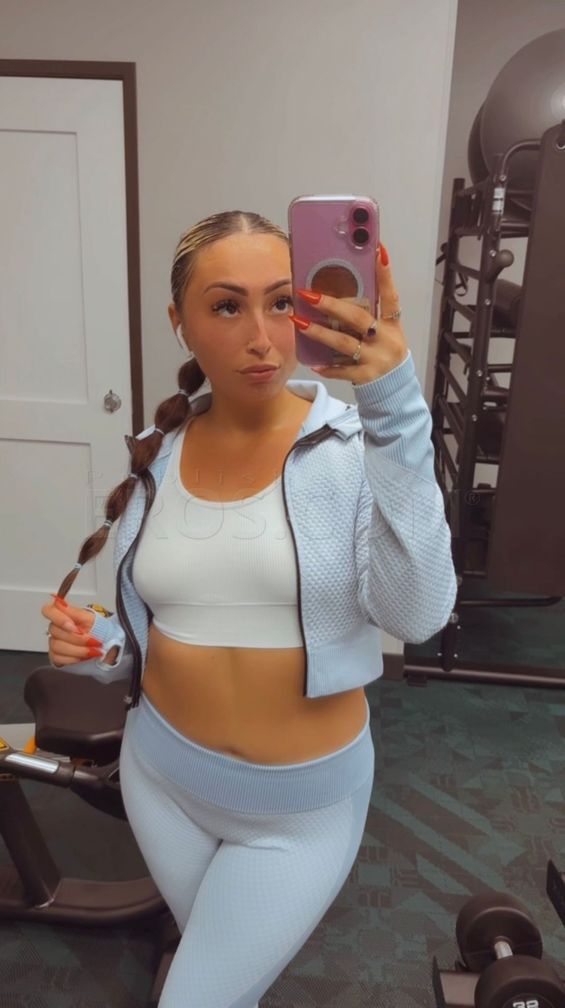 Elena Mae — photo 1