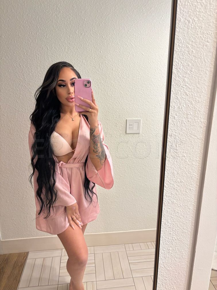 Yazmin Lopez — photo 1