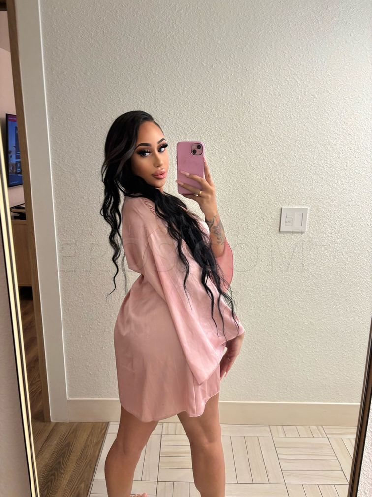 Yazmin Lopez — photo 4