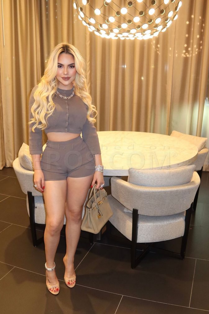 Angelica Miller — photo 1