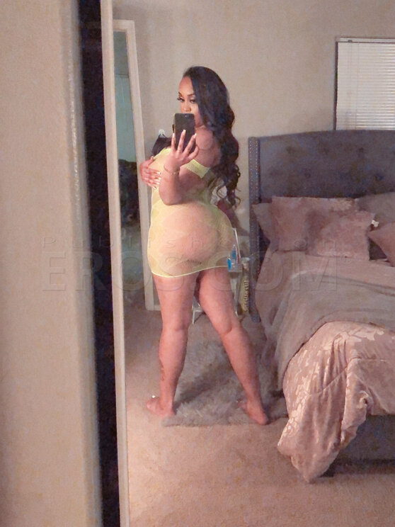 Bellabunnyy available for travel