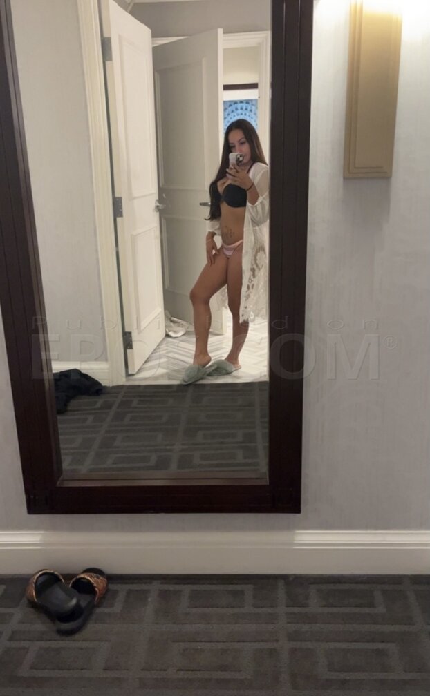 Veronica Pretty Petite