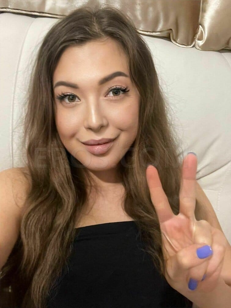 Sexy ALINA in CLARENDON