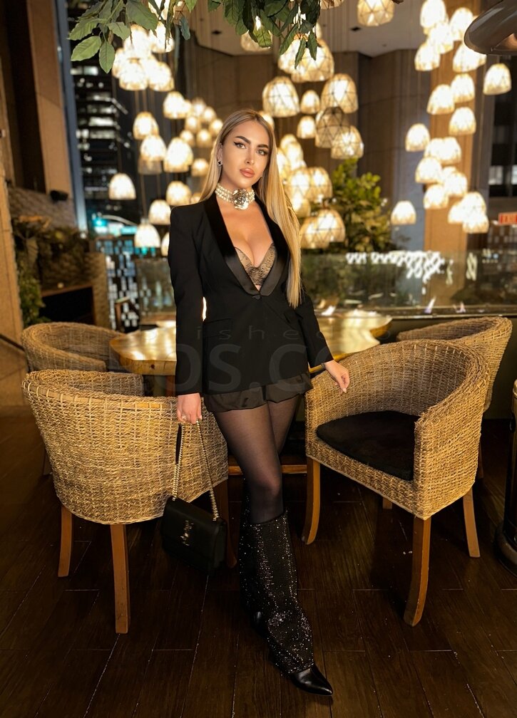 ArianaAri — photo 6