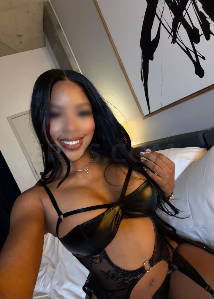 Kendra Rhodes — photo 1