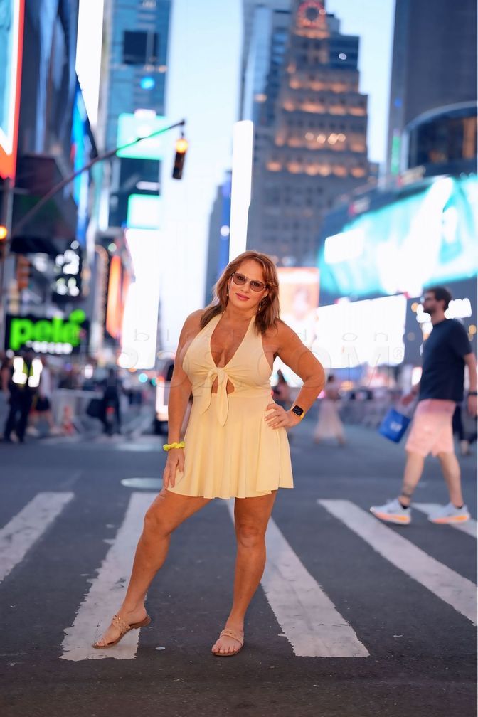 Lana Lee — photo 7
