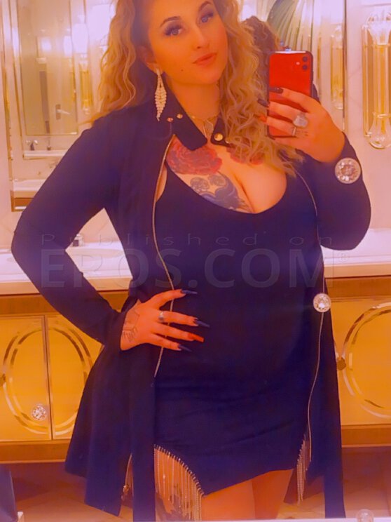 MariahXo Sexy Blonde Bombshell