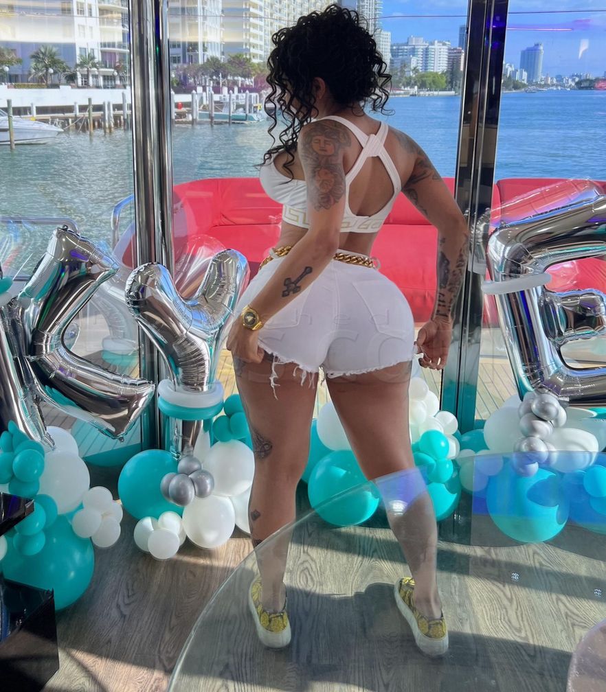 YULY IS BACK IN TOWN REAL LATINA — photo 6