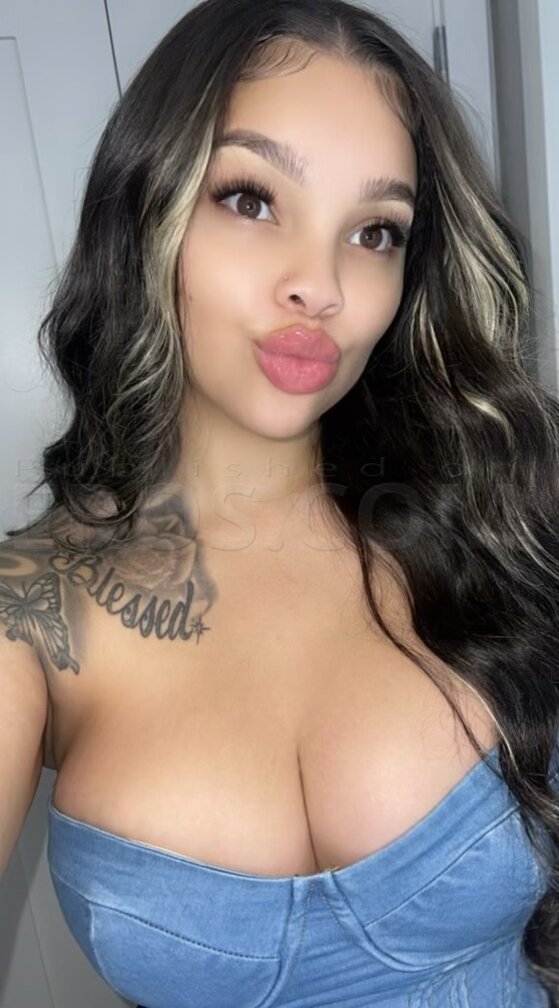 Leah — photo 1