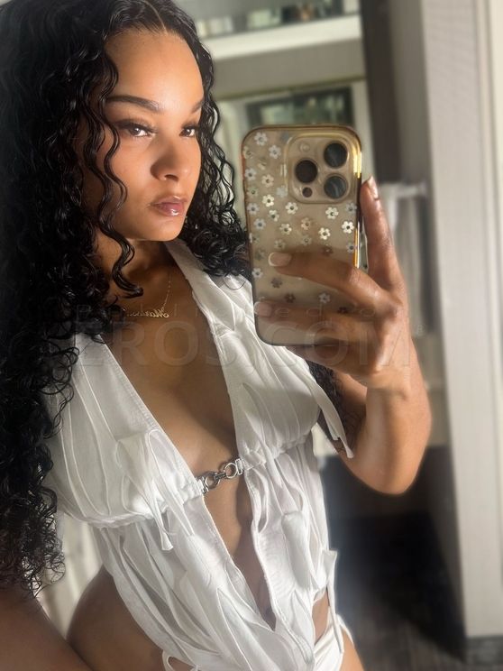Veronica Rose