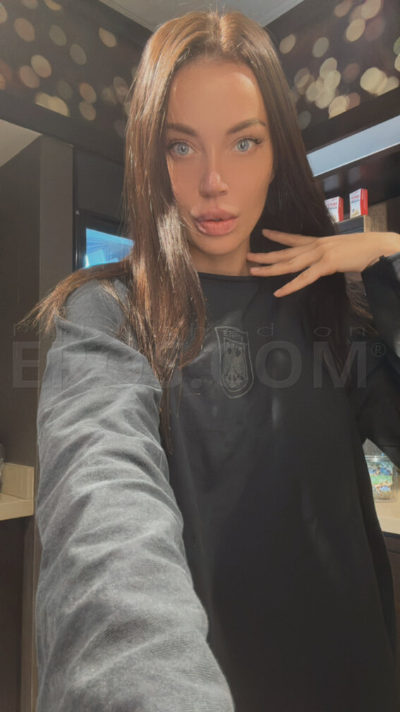 Riana BLOOMINGTON — photo 5