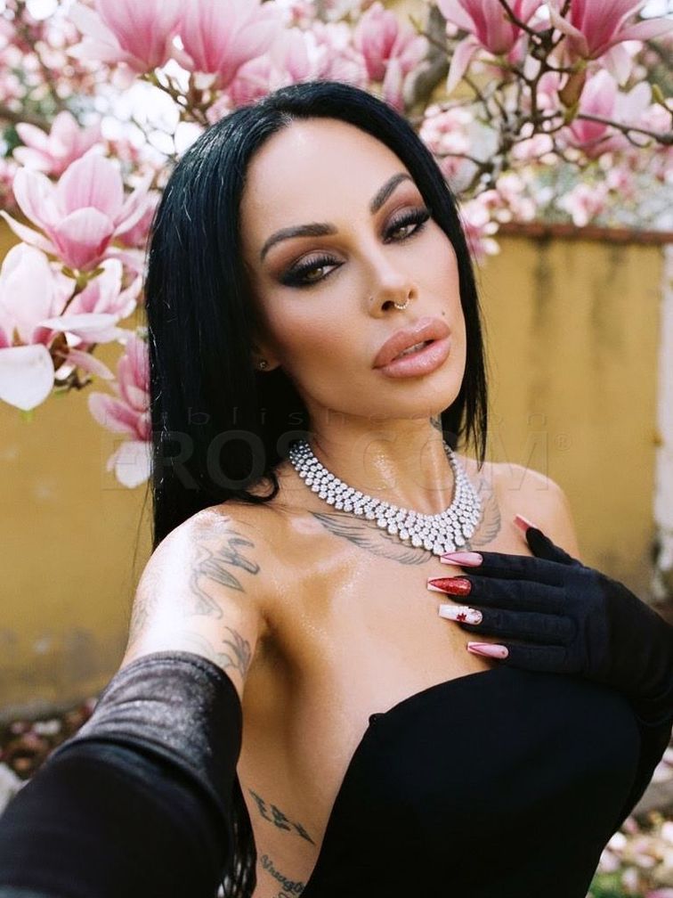 Nikki D — photo 1