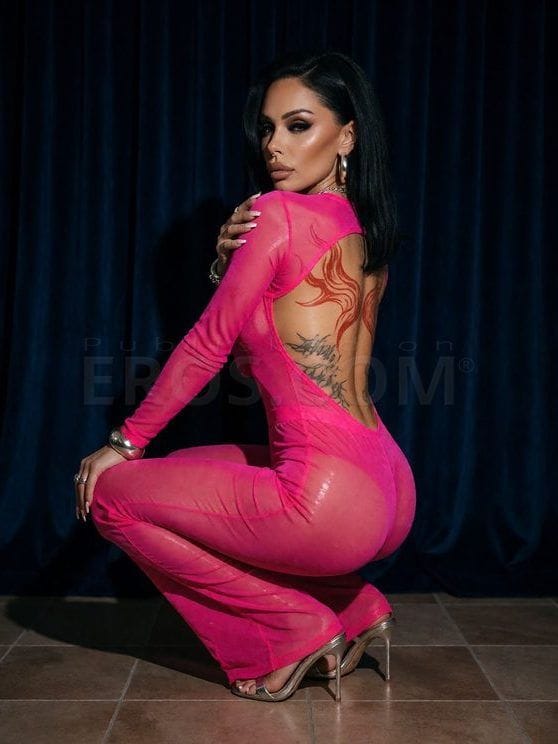 Nikki D.