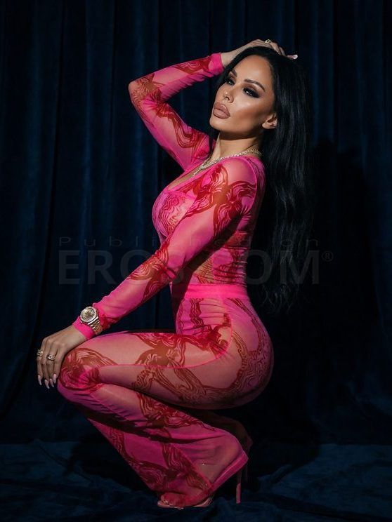 Nikki D.