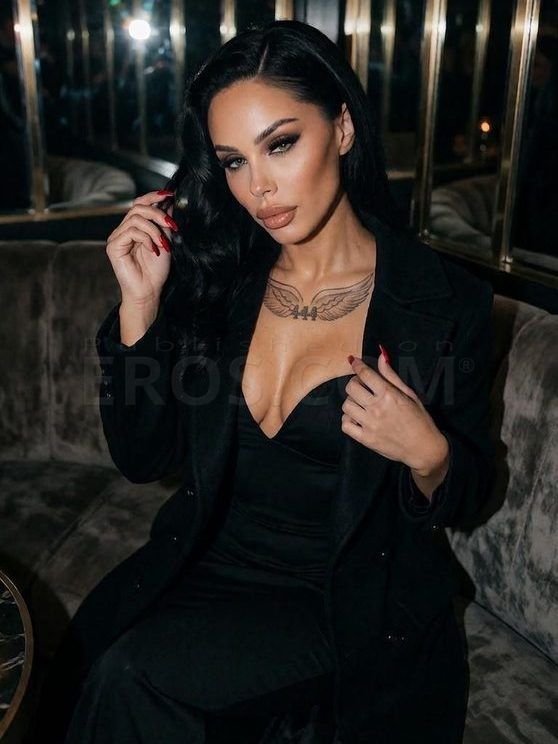 Nikki D