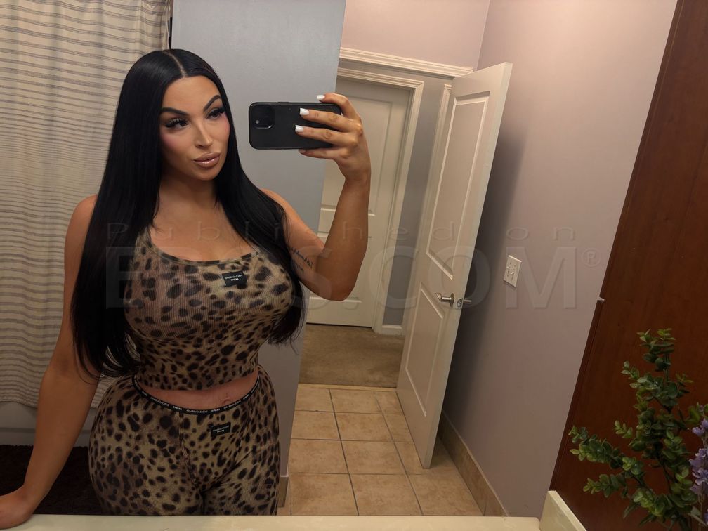 CHASITY BANKS — photo 3