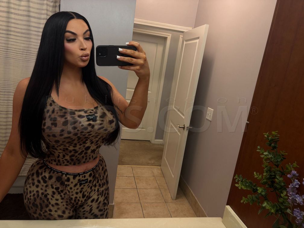 CHASITY BANKS — photo 2