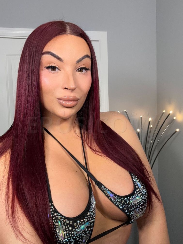 CHASITY BANKS — photo 5