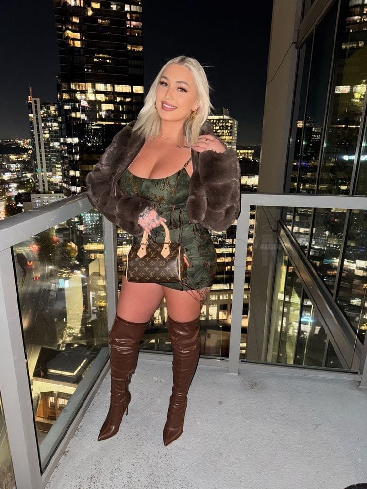 Chloe — photo 8