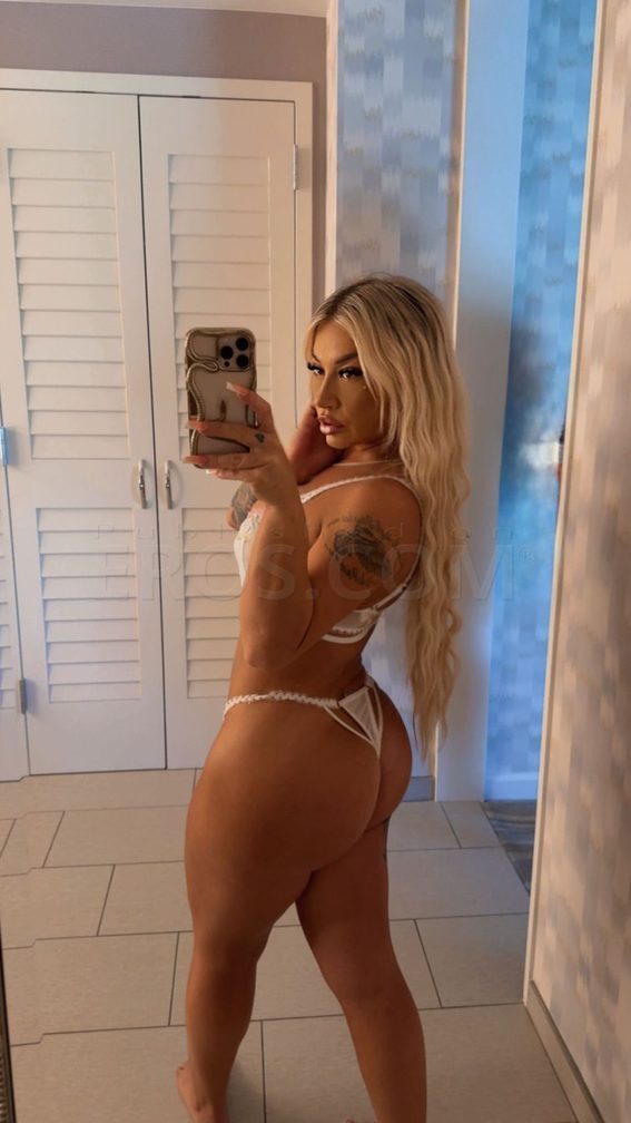 April Rene — photo 6