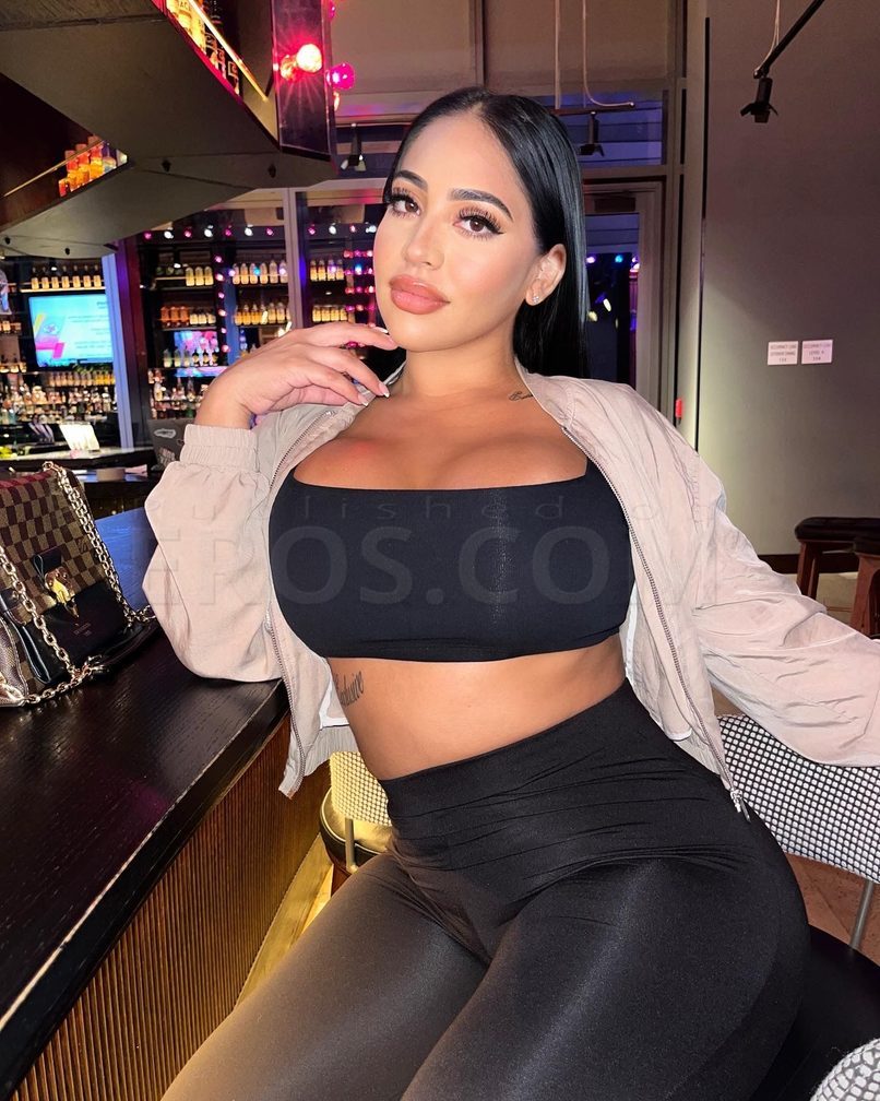 Violet — photo 1