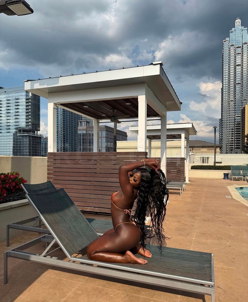 London Noelle — photo 1