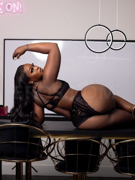 Lauryn Lavish