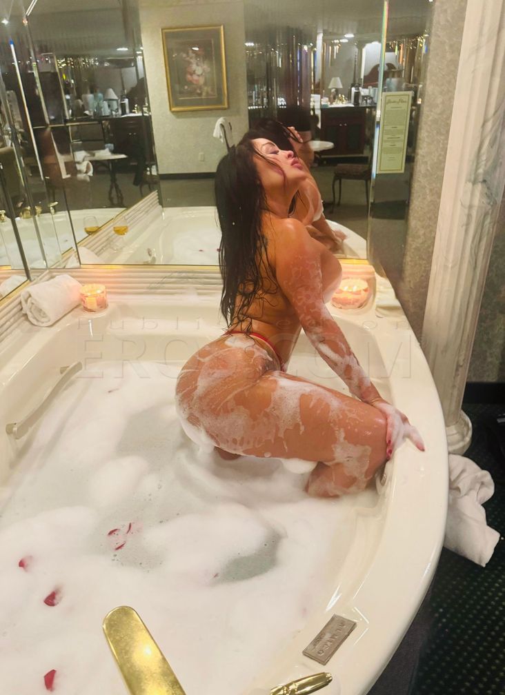 Pamela in green tree