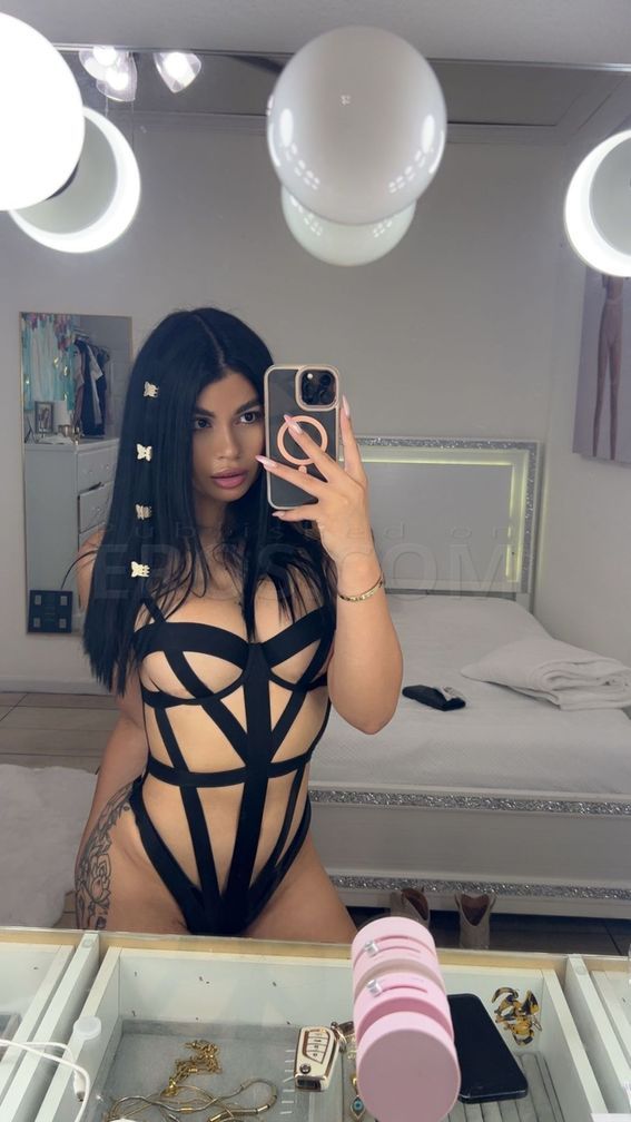 Isabella visiting DOWNTOWN LA