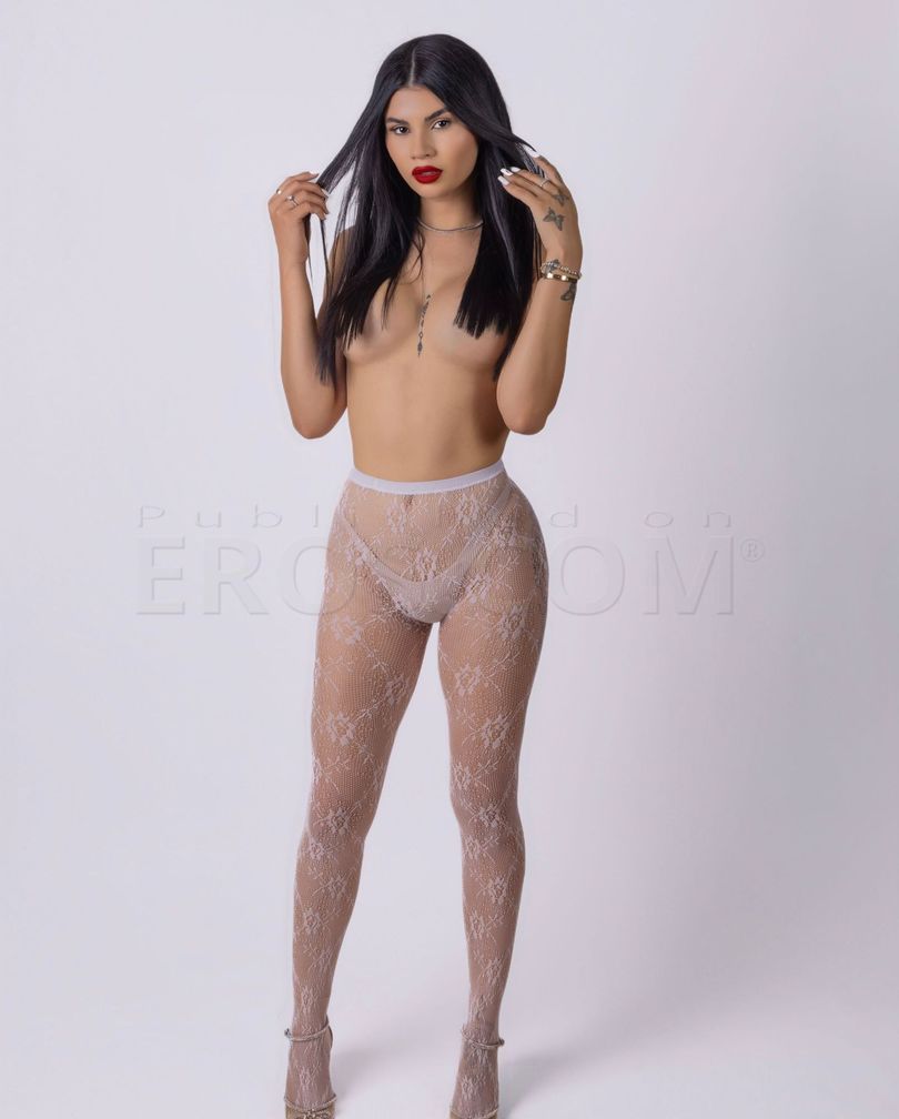 Isabella visiting DOWNTOWN LA