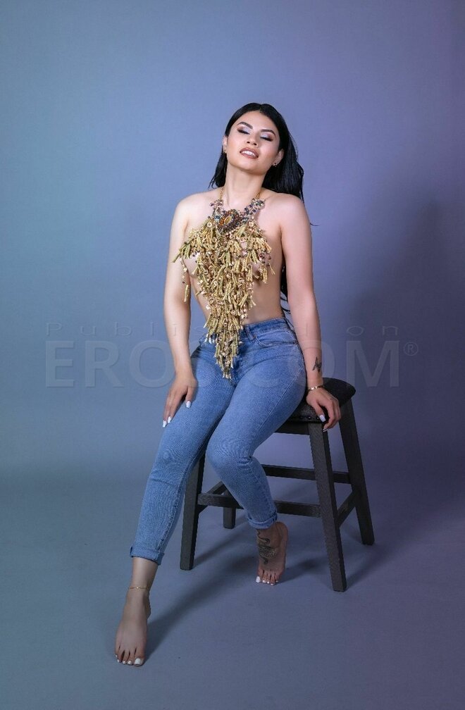 Isabella visiting DOWNTOWN LA