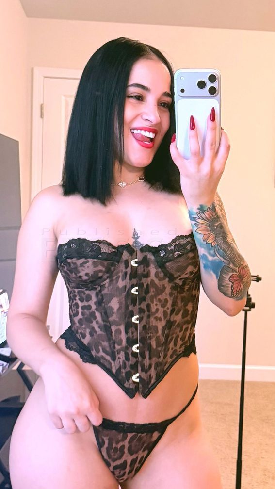 Nicole — photo 1